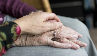 Hilfe, Rat und Unterstützung bei Fragen zu Pflege & Betreuung