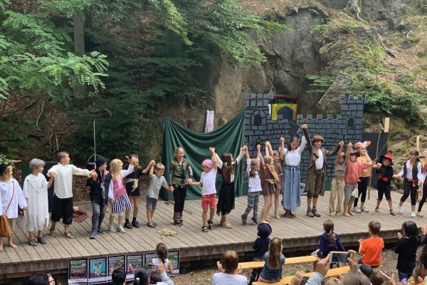 Ronja Räubertochter (c) KULT Kindertheatergruppe (11) Ronja Räubertochter (c) KULT Kindertheatergruppe (11)