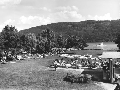 5 Liegewiese im Parkbad um 1960 5 Liegewiese im Parkbad um 1960